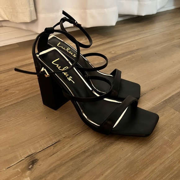 Black strappy lulus heels - Picture 3 of 4